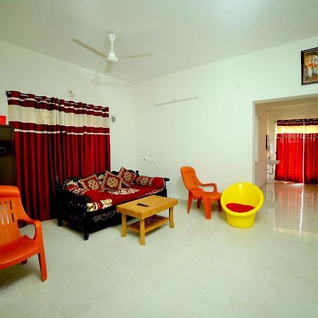 Truelife Homestays - Alamelu Avenue - Fully Furnished Ac 2Bhk Apartments In Tirupati - Walkable To Restaurants & Super Market - Fast Wifi - Kitchen - Easy Access To Airport, Railway Station, Sri Padmavathi & Tirumala Temple Exterior foto